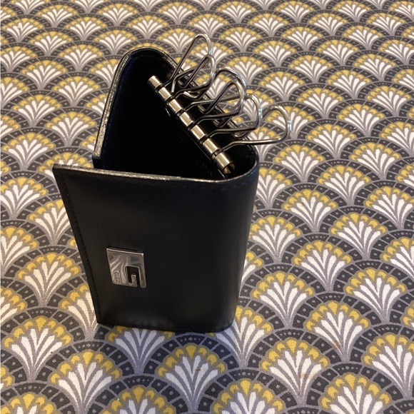 SALE ♥️ Authentic GUCCI leather Key Holder Case, super sleek piece - Picture 3 of 14